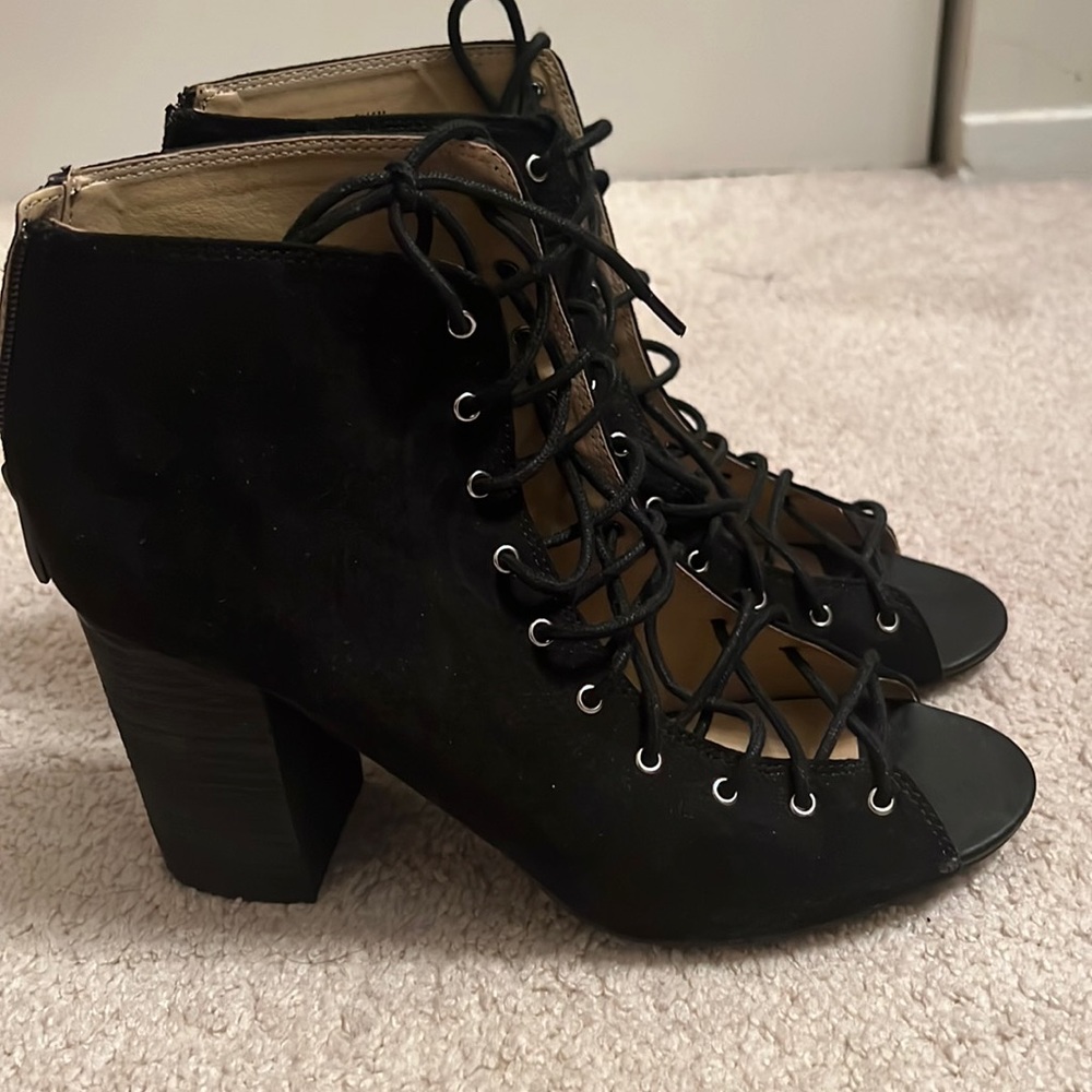 Black heeled laces up bootie